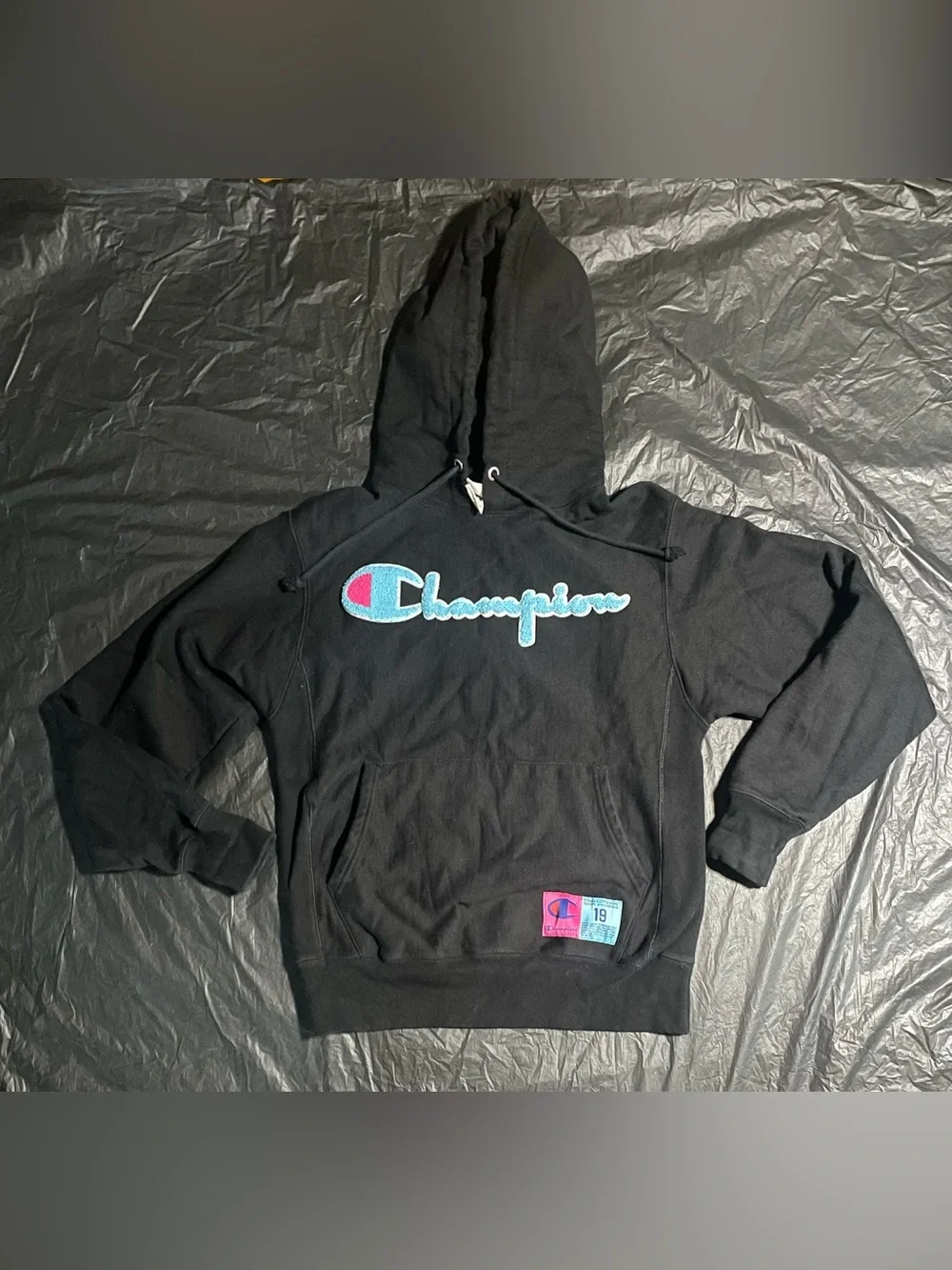 Champion Reverse Weave Black Chenille Script Logo Hoodie Men’s Small Pullover